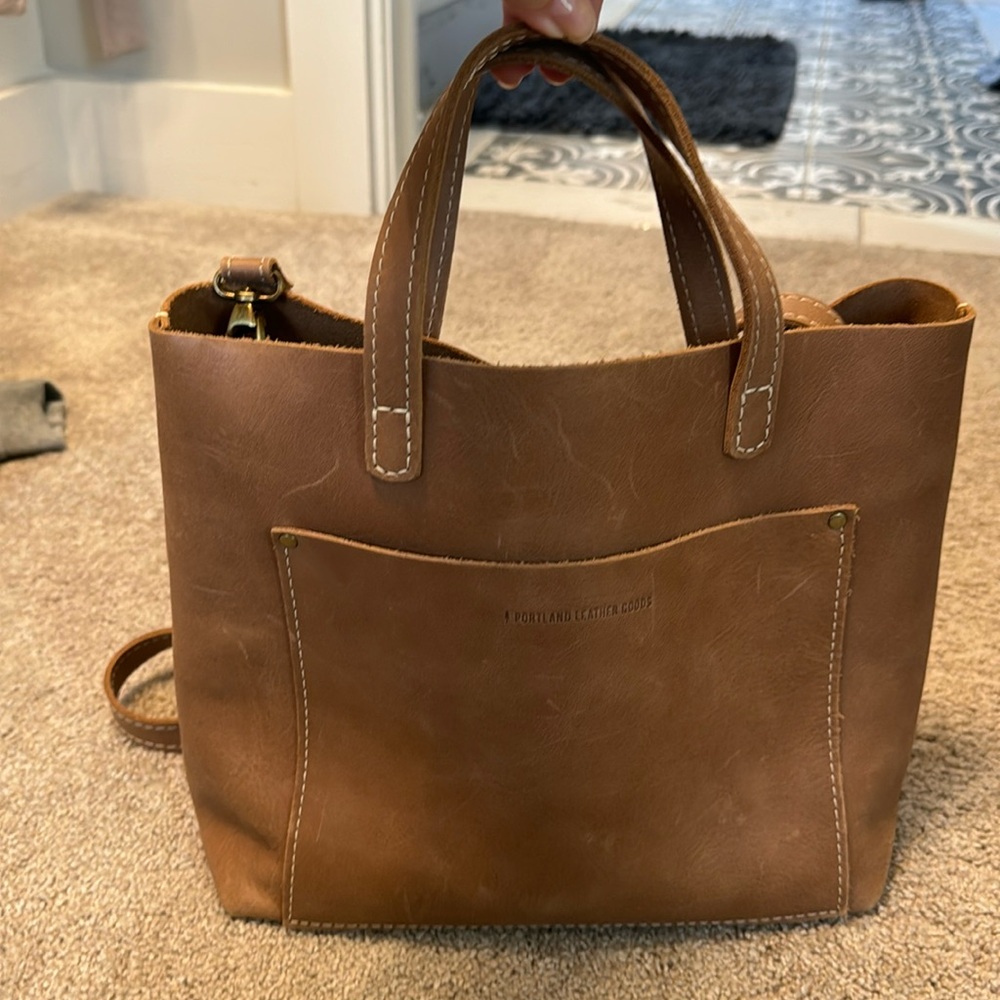 Portland Leather Medium Crossbody Tote in CAPPUCCINO.